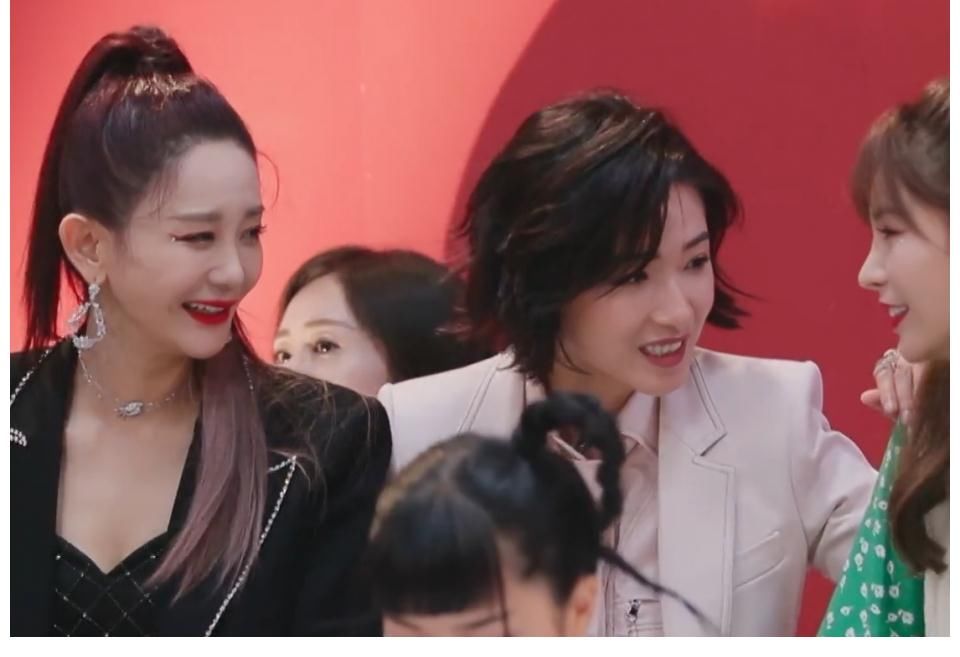 節(jié)目|《乘風(fēng)破浪的姐姐》寧靜遛彎發(fā)牢騷，全場只有萬茜敢調(diào)侃，厲害了