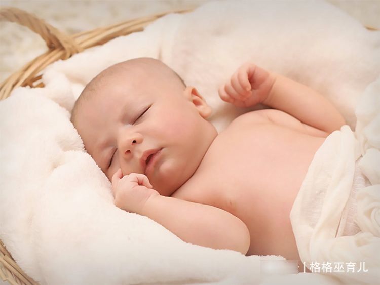 宝宝|新生儿采用什么样睡姿,对宝宝最好,为什么呢?