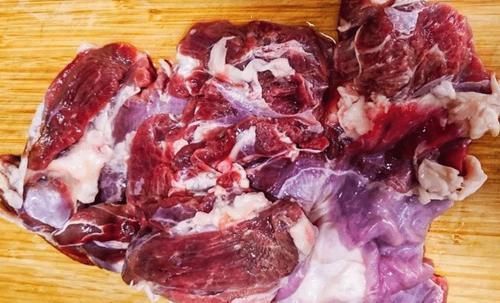 萝卜|冬天,少吃猪肉多吃它,简单一焖,汤鲜肉嫩,天冷吃一碗全身暖和