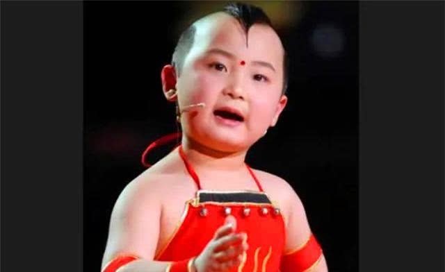 当年红遍大半中国的“年画娃娃”,已逝去5年,唯一妹妹后来如何?