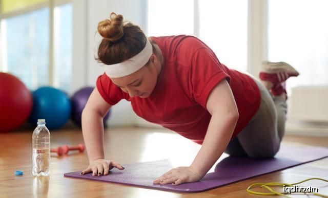 肱三头肌|练胸离不开卧推,想要安全又高效,6个建议你得听听