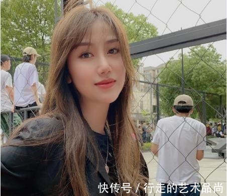 cbCBA孙悦娇妻陈露颜值高,身材好晒健身照,不愧是“第一夫人”!