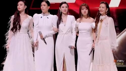 《浪姐2》那英打破舞台常规,慢歌也可动人心弦,回忆杀更是一绝