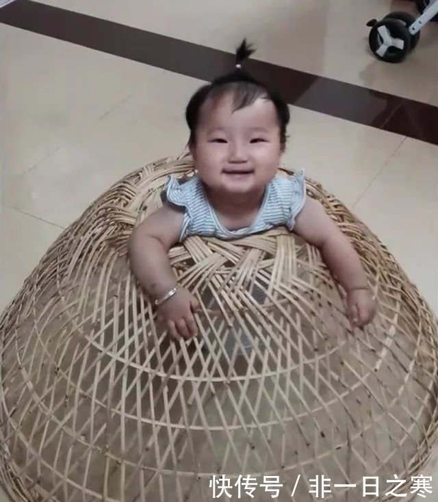 鸡笼|抠门老爸自制“鸡笼学步车”火了,能省点就省点,网友:经济实惠