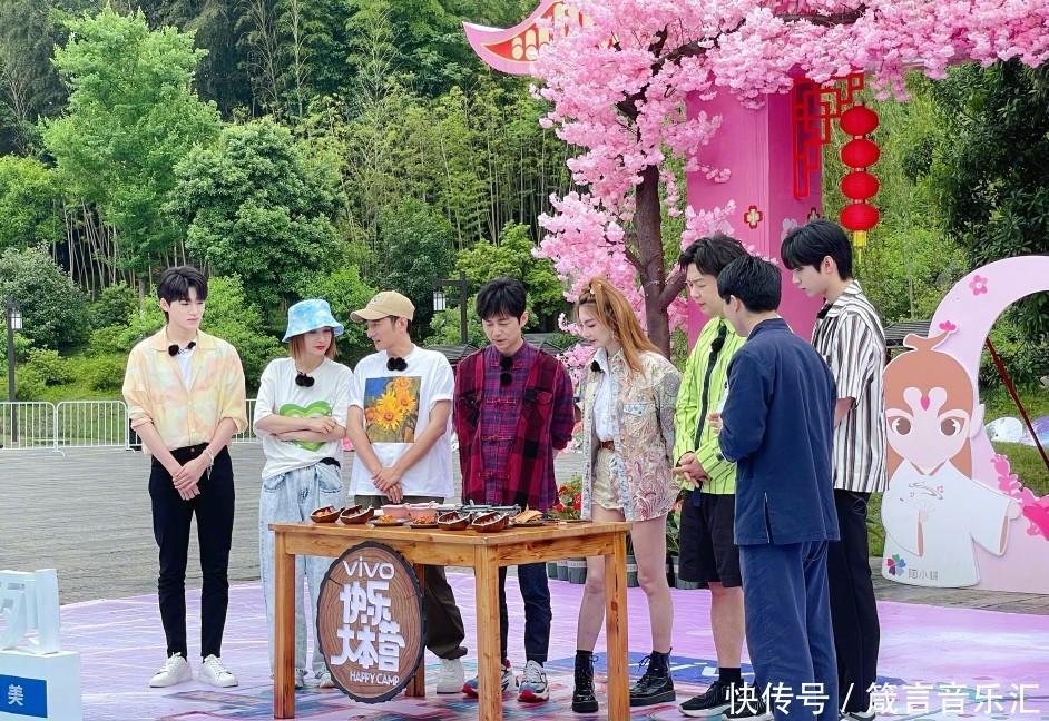 INTO1参加《快本》路透照过于模糊的原因曝光,粉丝太不容易了