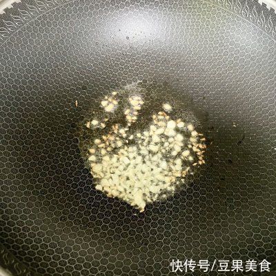 蒜蓉炒丝瓜，不黑不苦的秘诀告诉你