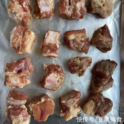 蜜汁烤猪排|简单易做的蜜汁烤猪排（烤箱版），让人吃了还想吃