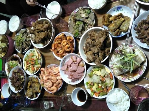 过年晒年夜饭，引来南方北方年夜饭大PK，网友：都是厨师学校毕业的