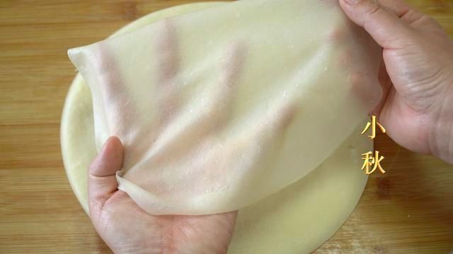 怎么烙饼才能比纸薄教你一个小技巧,一次12张,个个轻薄透亮