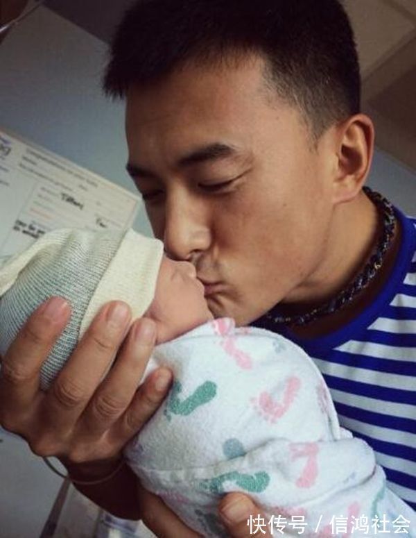 小眼神|“最深情奶爸”火了,满眼宠爱向宝宝索吻,却被女儿一脸嫌弃推开