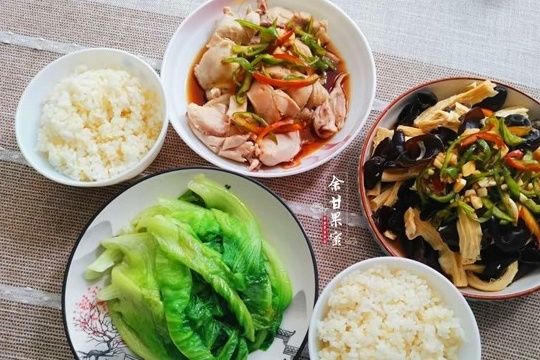 粗细|娘俩的午餐简单做，清淡味美又开胃，粗细搭配不失营养，又光盘