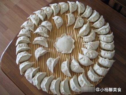 包饺子|你包饺子还在放肉馅吗？学会此种素三鲜饺子，好吃到停不下来！