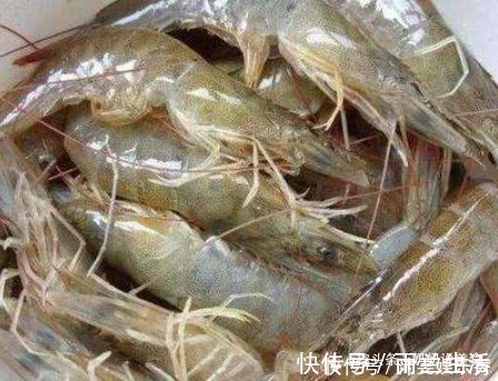 正确做法|煮虾时,10人7人加错“水”!导致虾肉柴腥味重,这才是正确做法