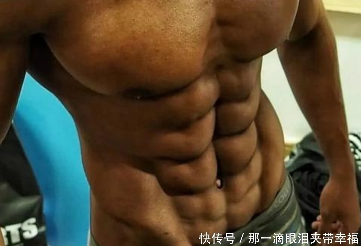 九九归一|男子拥有引以为傲的十块腹肌,被评为最恶心的肌肉,小伙欲哭无泪