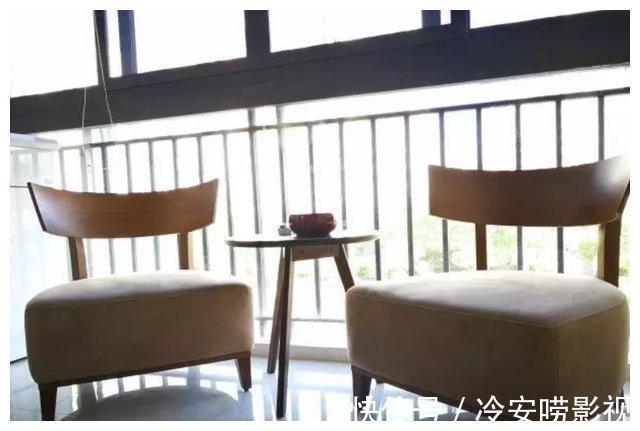 收纳|71平简约装修，玄关砌了半堵墙，没想到如此实用，全屋刷白也好看