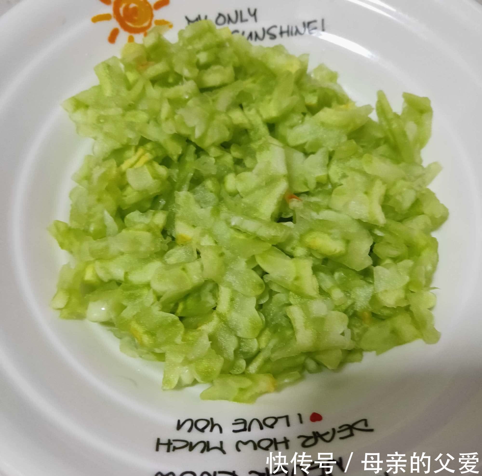 鲜嫩|三伏天,这菜记得给家人吃起来,鲜嫩爽脆又营养,必定顺利度夏