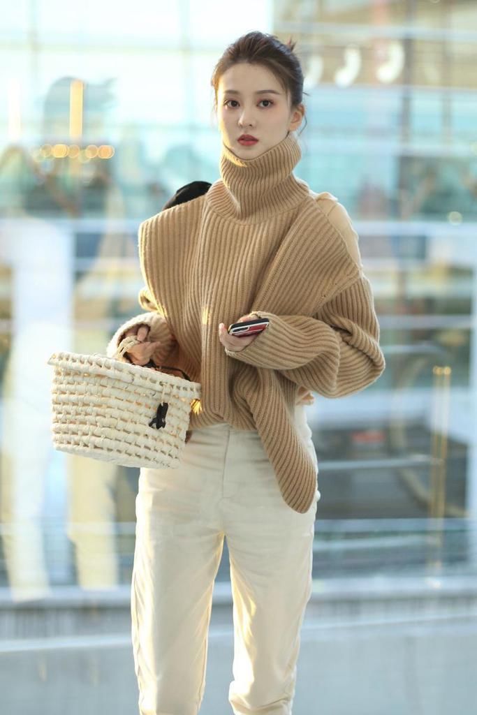 冬天的毛衣真不用买多！有这四个款式就够了，时髦又百搭，很耐看