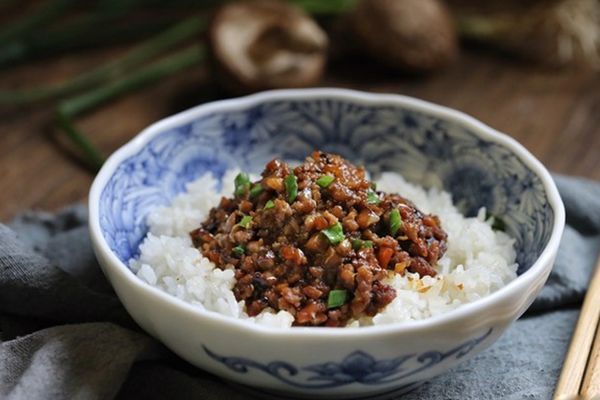 香菇|香菇肉酱自己做,做一次吃10天,能拌面能下饭!