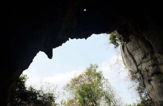 溶洞|三亚有一神秘山洞，外形像一只大笔悬空，当地人的骄傲！