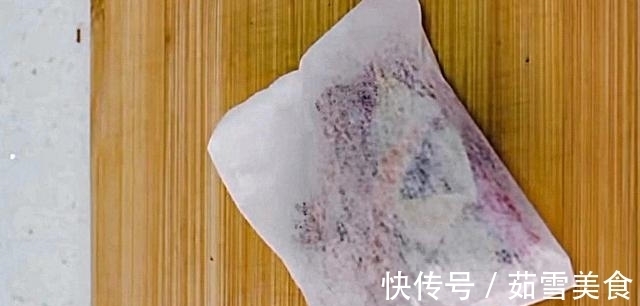 猪肉|猪肉刚降价，便急不可待买了三个猪蹄，出锅还没上桌毛都没剩