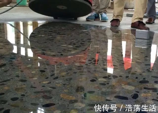 水泥自流平|越来越多人不铺瓷砖和木地板了,现在流行用它替代,好看还省钱