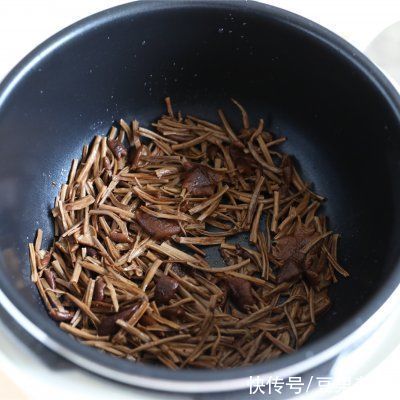 腊味饭|APIXINTL电压力锅：茶树菇腊味饭