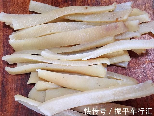 女人|女人要常吃猪皮，滋补又养颜，烤着吃，一口一个好吃到停不下来了