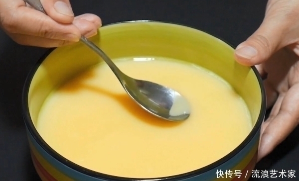 水蒸蛋不要直接加水就蒸,教你小窍门,蒸出来鲜嫩爽滑又营养!