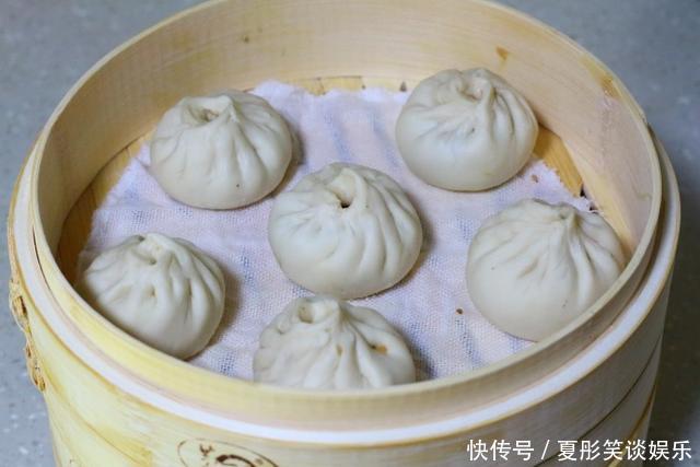 搅拌|粉条别再炖着吃了,用它做包子,蓬松暄软皮薄馅足,蒸两笼不够吃