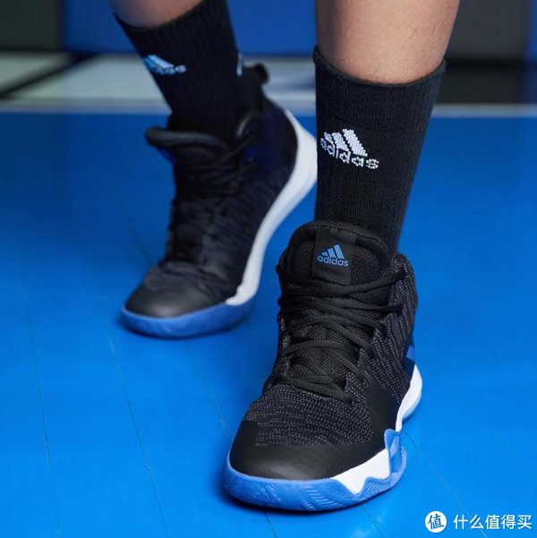 篮球鞋 300元预算买阿迪达斯——特价男款运动鞋推荐（一）