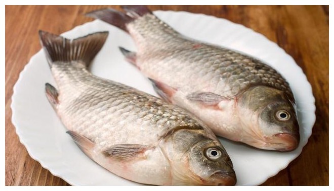 不管炖什么鱼汤,都不要直接加水炖,少了这一步,难怪汤色不浓白