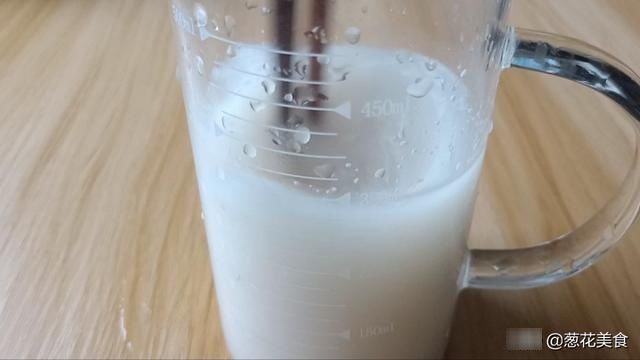 超简单的花卷做法,只需要一根筷子,一卷一压就好了,漂亮又好吃