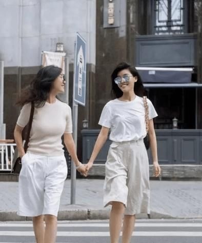 鞋装 脱掉你的运动鞋吧,今年流行这3种平底鞋,五十多岁女人穿好时髦