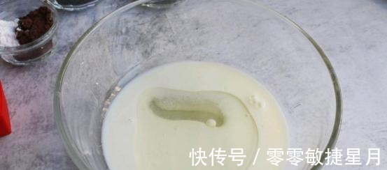 适合爱吃巧克力人的一道甜品，做法也很简单，好吃极了！