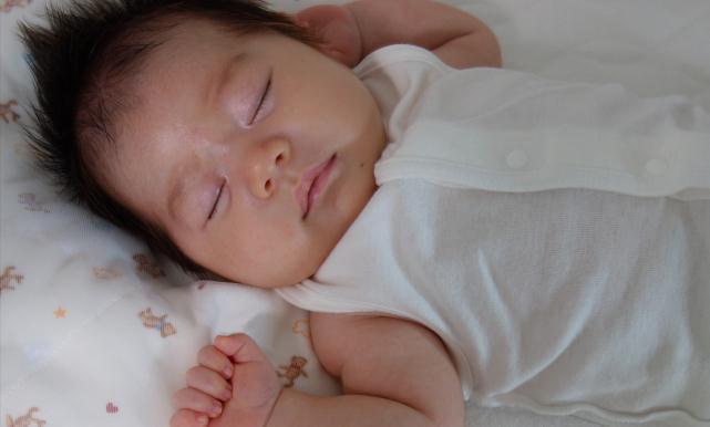 宝宝|养护新生儿宝宝坑太多,10个“带娃禁忌”家长要了解,别做错坑娃