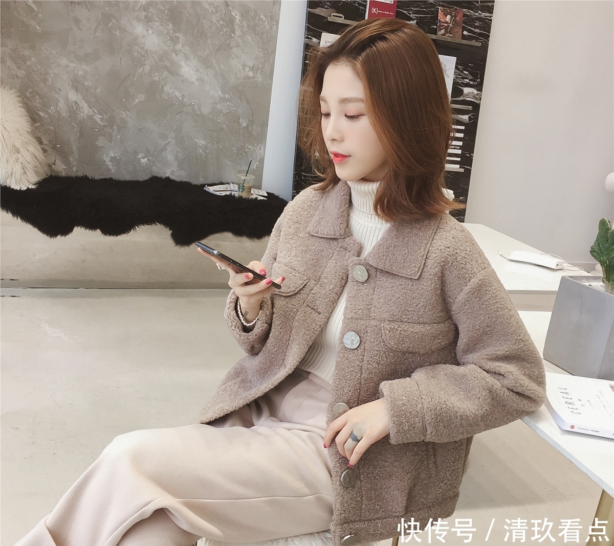 建议大家!穿羊羔毛不要配阔腿裤,土!今冬流行这么穿,超减龄