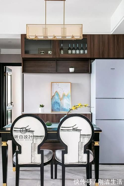 花鸟|为了孝敬父母,他买下140㎡新家,全屋中式风,入户后太美了!