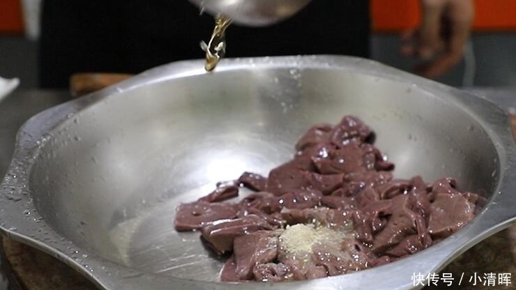 猪肝的最佳吃法，嫩滑爽口，脆而不腥，太好吃了