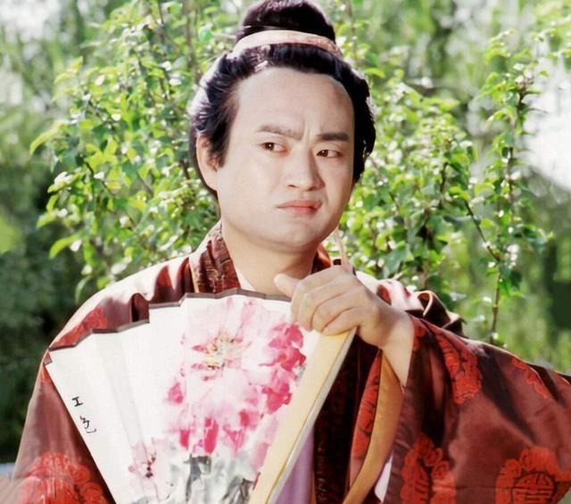 宝钗|与哥哥吵架后,宝钗为什么哭了一夜她在伤心什么