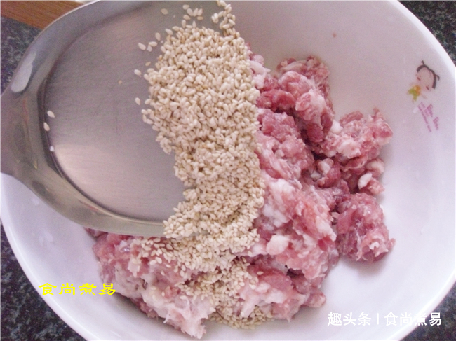 此款馅饼超简单,不用酵母,不用烫面,香软有嚼劲,百吃不腻