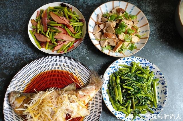 四菜一汤成本不到50元,有鱼有肉有青菜,网友饭馆最少150