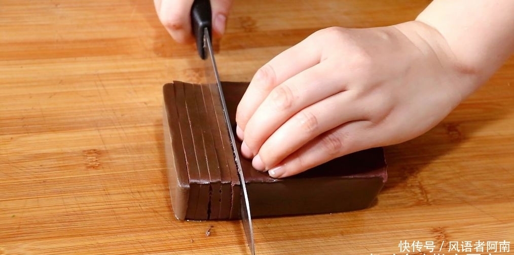 酸菜|用酸菜煮鸭血,鸭血煮的时间越长越好吃,一点不腥,鲜香嫩滑