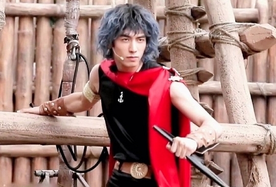 步驚云|宋威龍版步驚云獲何潤東認證，稱每版都是YYDS力贊宋威龍