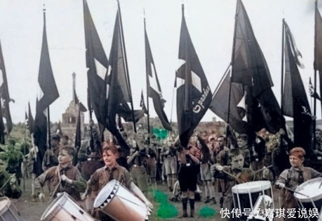 老照片|上色老照片：第三帝国时期狂热的希特勒青年团，时刻准备加入战争