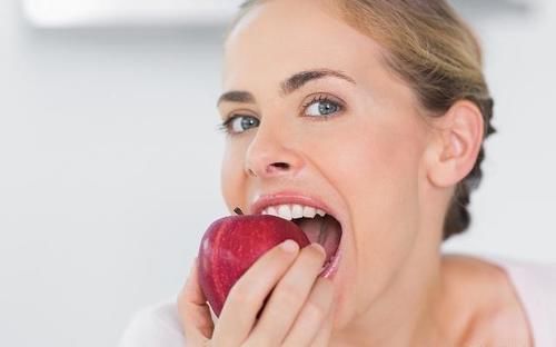 此物|女人早上每天空腹吃“此物”,或许会把气血补足,雀斑也溜走了