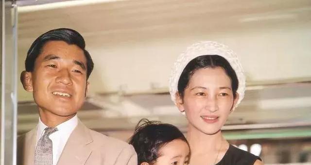 合葬|因网球赛与皇太子结缘,嫁入皇室后患上失语症,直言不跟丈夫合葬