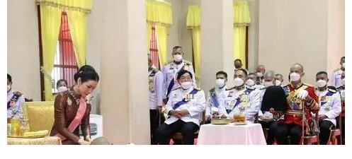 国王@诗妮娜被委以重任,代替国王出席活动,43岁苏提达被抢风头