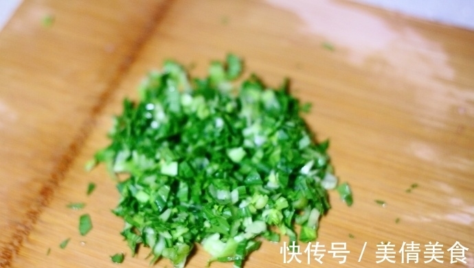 这碗豆腐汤太好喝，细腻滑爽，饭前饭后来两碗，多喝也不怕胖