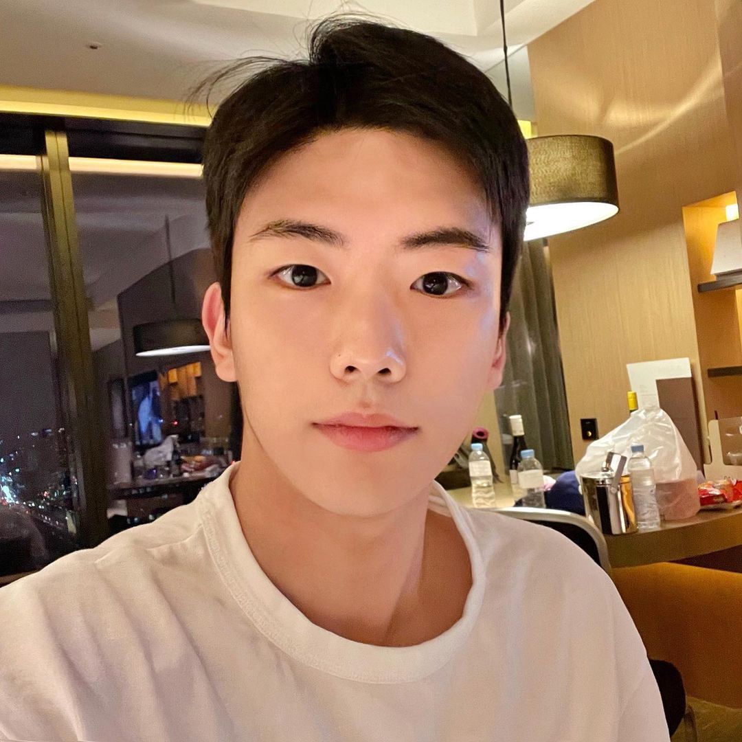 男生不要留“过耳”发型，5款干净利落的短发，剪完帅气提升颜值