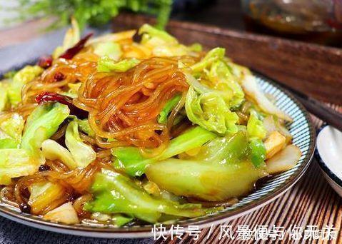技巧|原来包菜炒粉条要这样做，难怪之前炒粉条老粘锅，技巧全在这